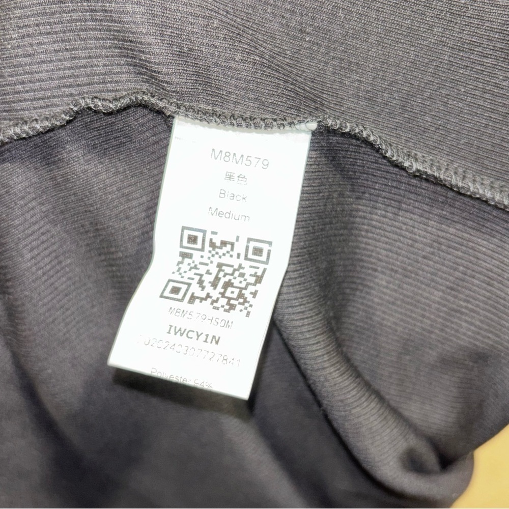 Unbranded Black Tee, sz M - Picture 7 of 7